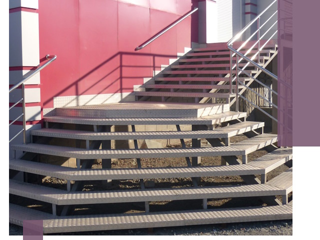 Лестницы для магазина в Перми — изготовление и монтаж