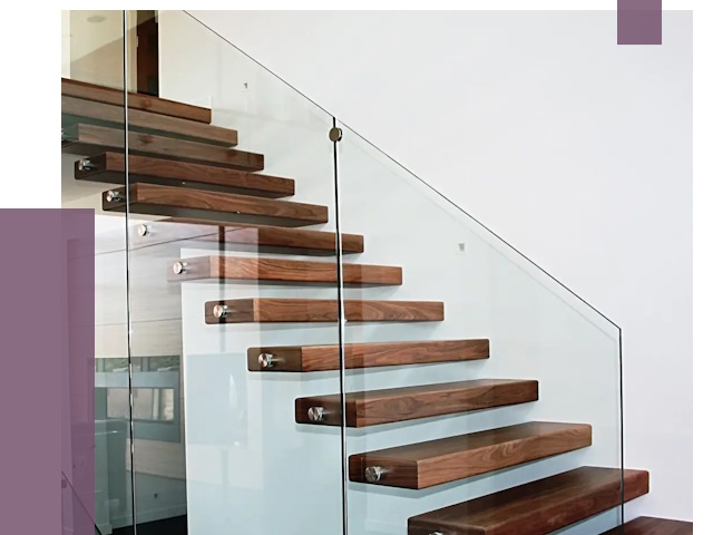 Стеклянные перила для лестницы в Перми от 15531 руб.