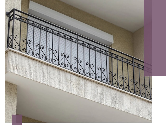 Балконные ограждения из металла и стекла в Перми для домов