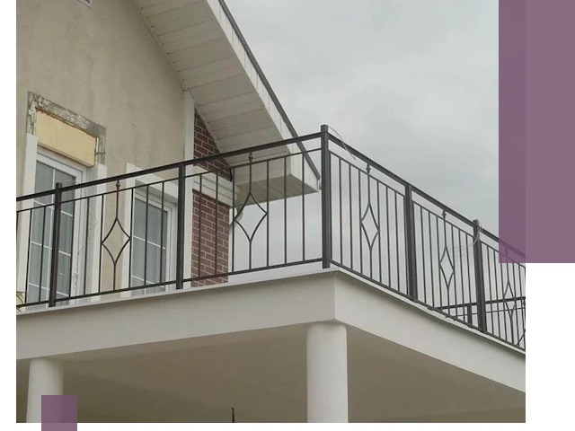 Изготовление балконных ограждений в Перми из металла и стекла