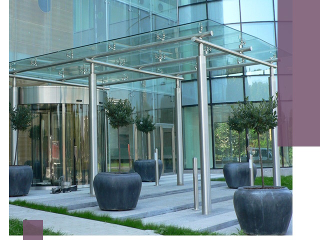 Навесы из стекла на заказ в Перми — монтаж и установка