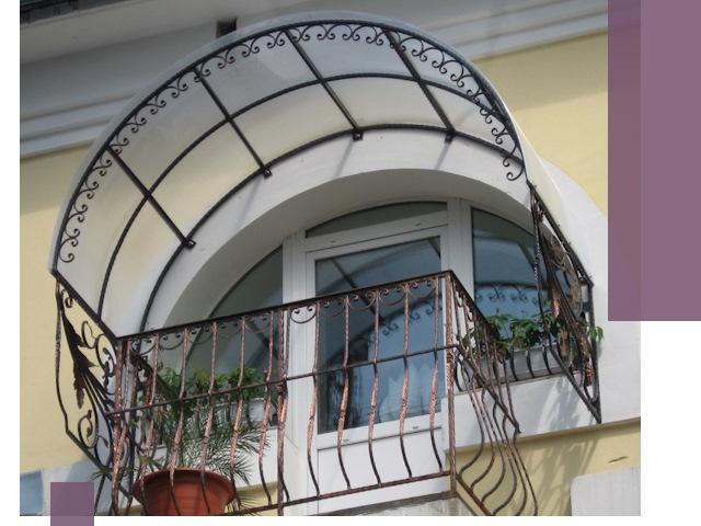 Козырьки над балконом в Перми — изготовление и монтаж