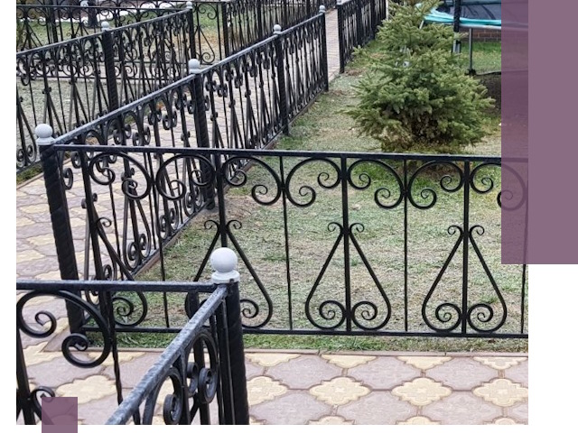 Кованые газонные ограждения под ключ в Перми